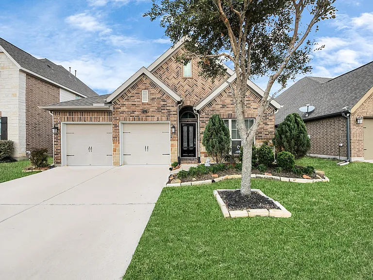 23918 Via Viale Dr — Photo 1
