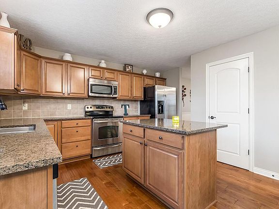 4th image of 230 Woodchuck Dr