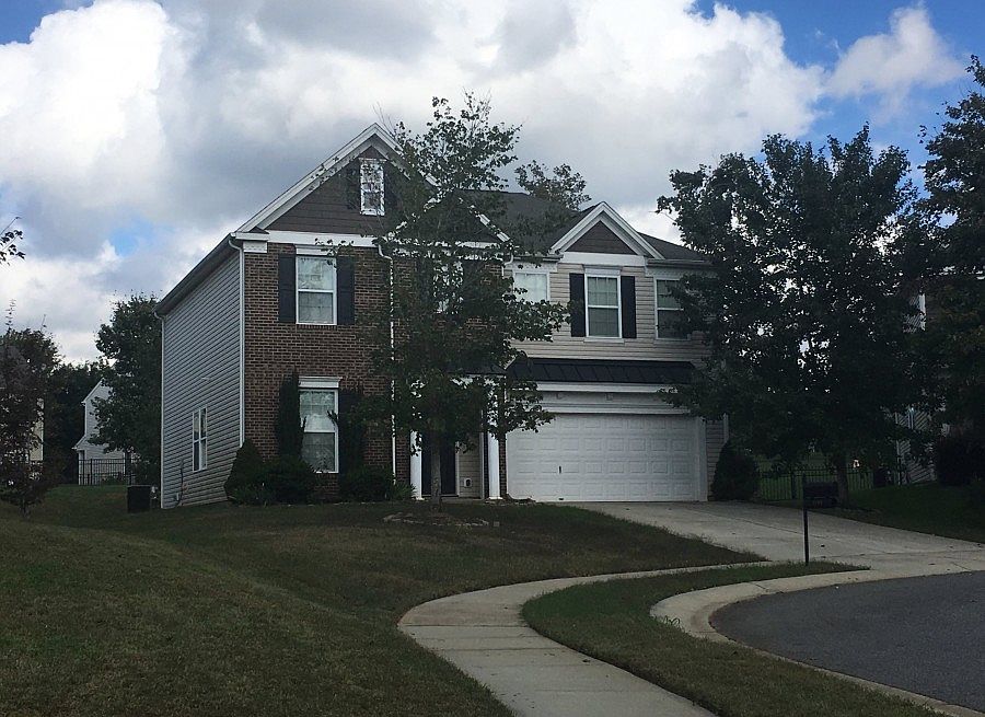 2nd image of 109 Clover St