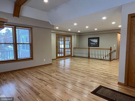 4th image of 3007 Birchmont Dr NE