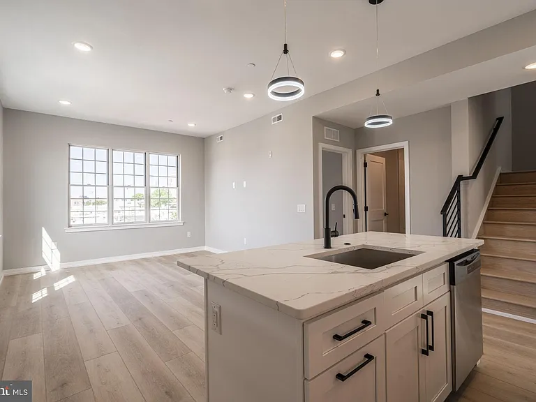 713 S Mildred St #4B — Photo 7