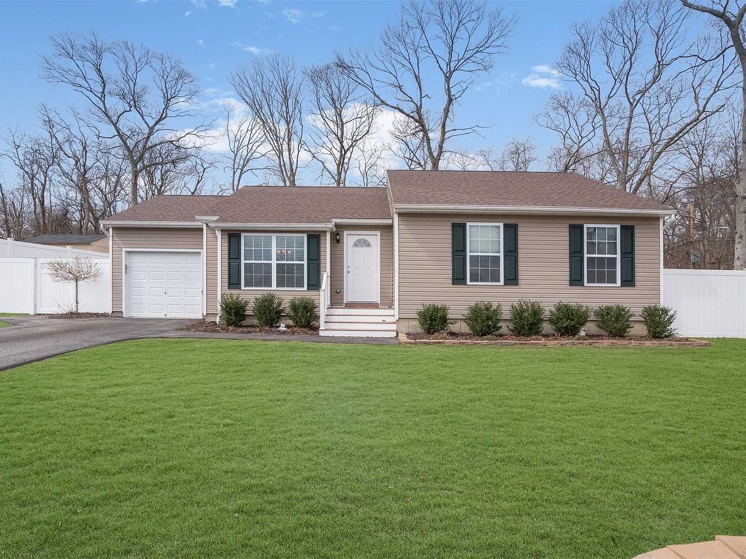 2 Macintosh Ln, Selden, NY 11784 Zillow