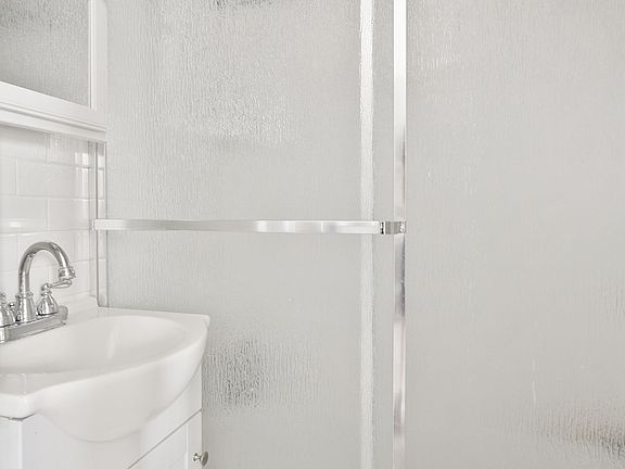 4th image of 117 Roebling St APT 2R