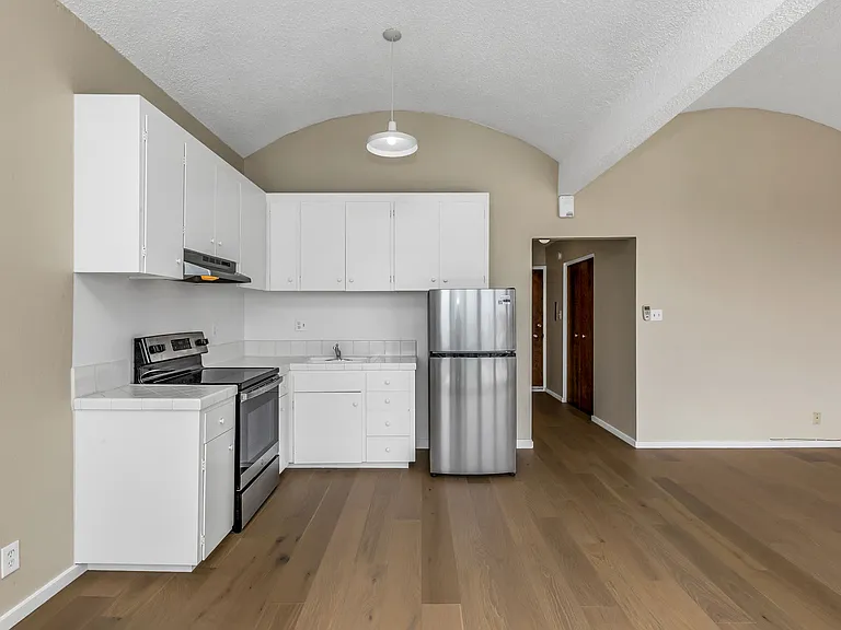642 Alvarado — Photo 5