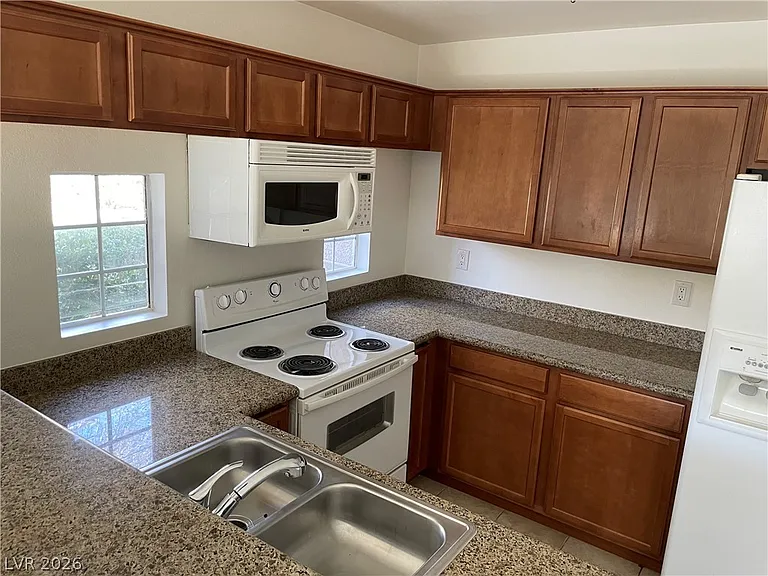 2121 Sealion Dr #101 — Photo 2