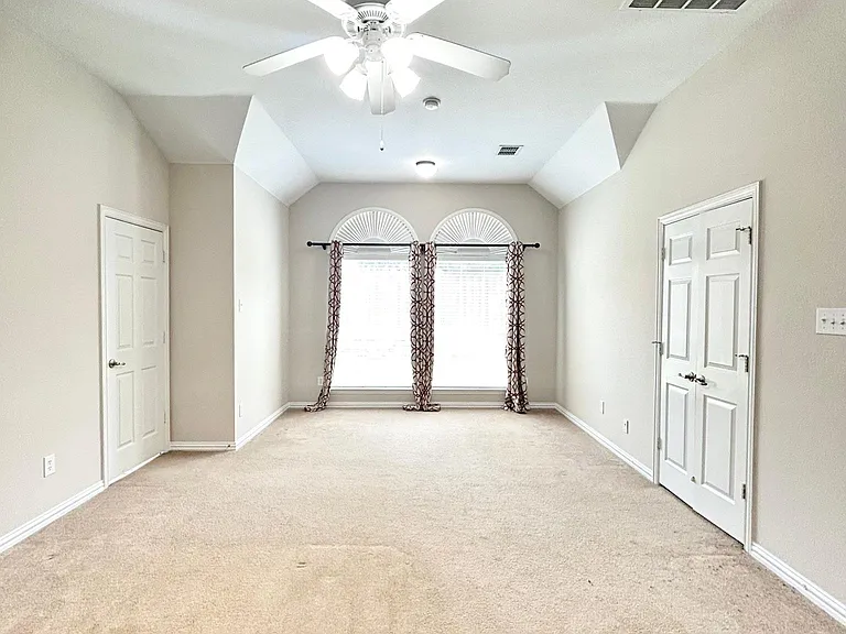 604 Peacock Dr — Photo 31