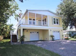 16204 2nd St E, Redington Beach, FL 33708