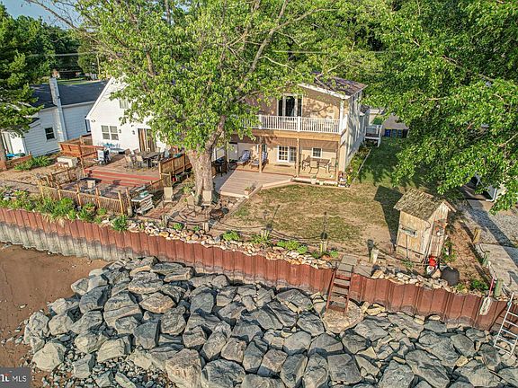 2nd image of 197 N River Dr