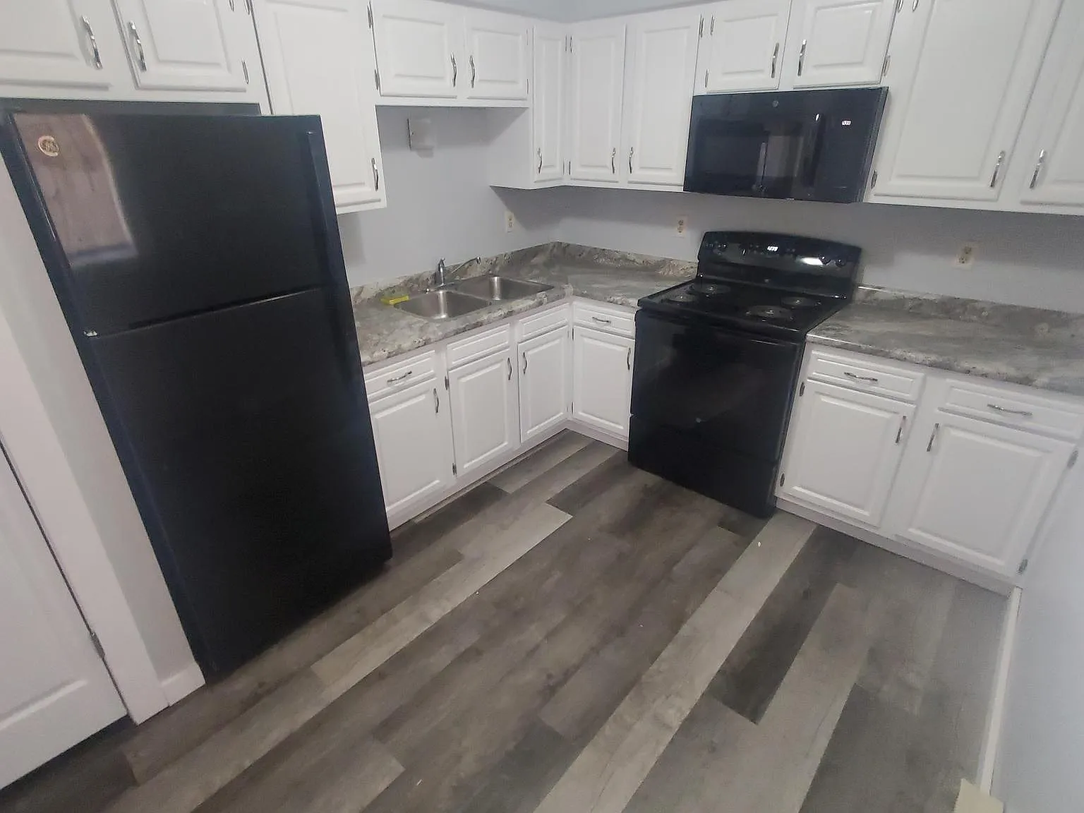 2 bed, 750 sqft, $1,300 — Photo 1