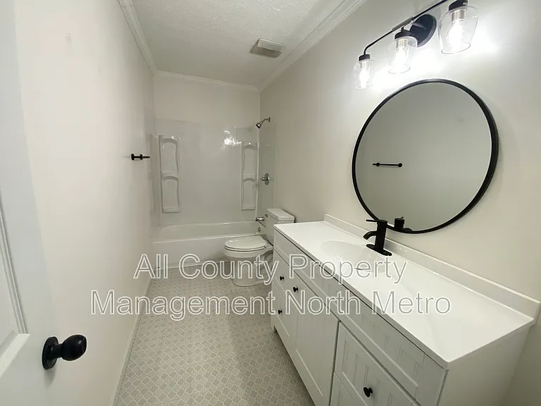 410 Riverlake Ct — Photo 6