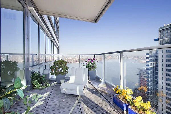 Rented by Compass | media 21