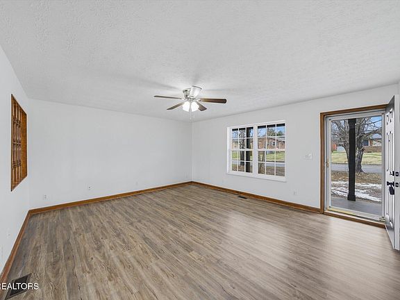 3rd image of 7547 Oaken Dr
