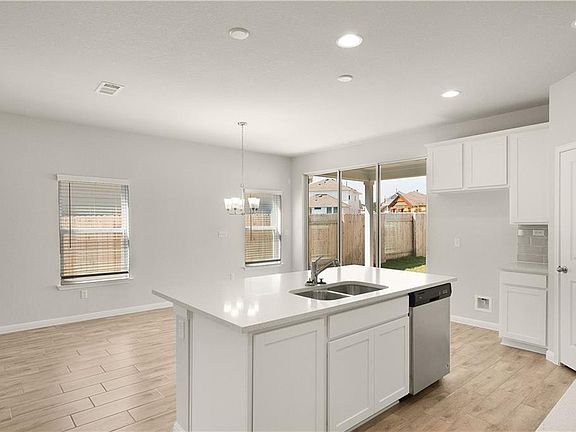 5th image of 217 Winding Hollow Dr
