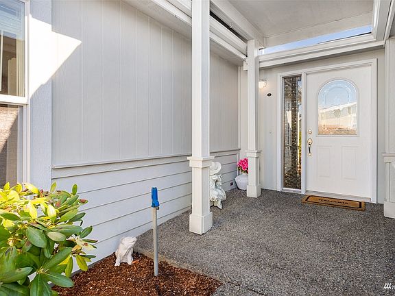 No stairs! Front entry of home.>