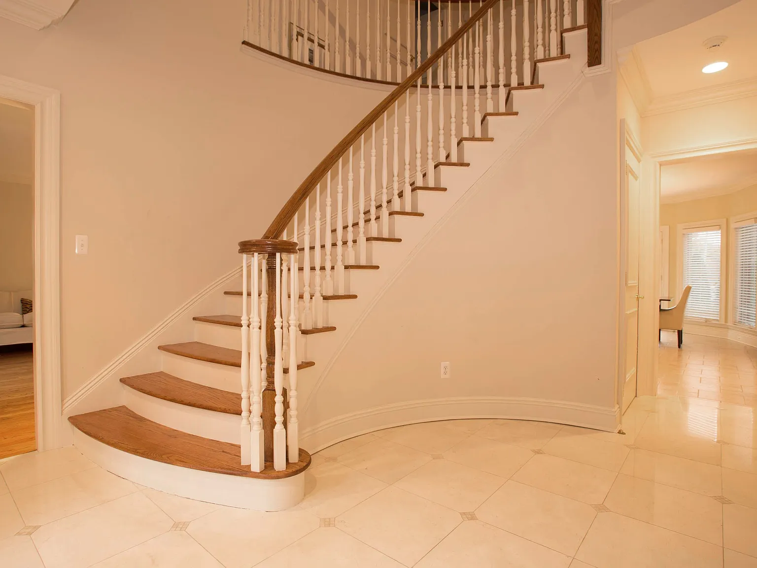 4 bed, 4.5 bath, 3250 sqft, $12,000 — Photo 2