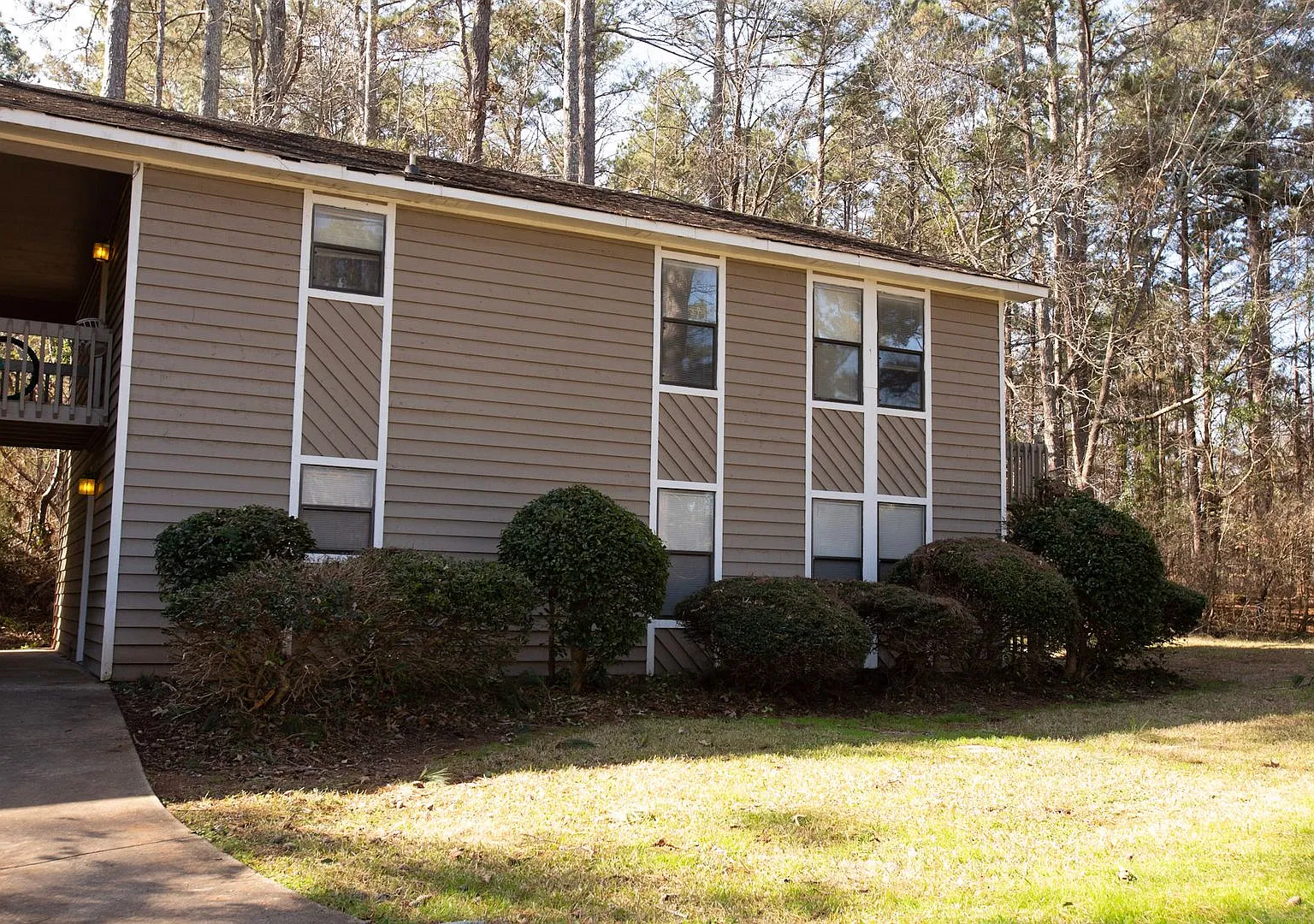 109 Howell Way — Photo 1