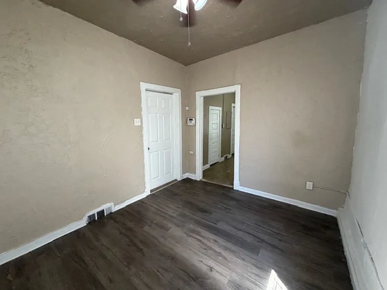 6725 Schofield Ave — Photo 7