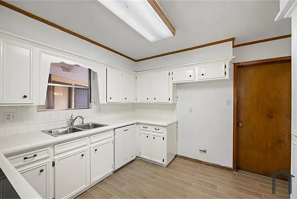 16318 Southampton Dr — Photo 26