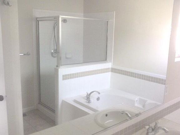 3rd image of 206 NE Angel Oak Ct