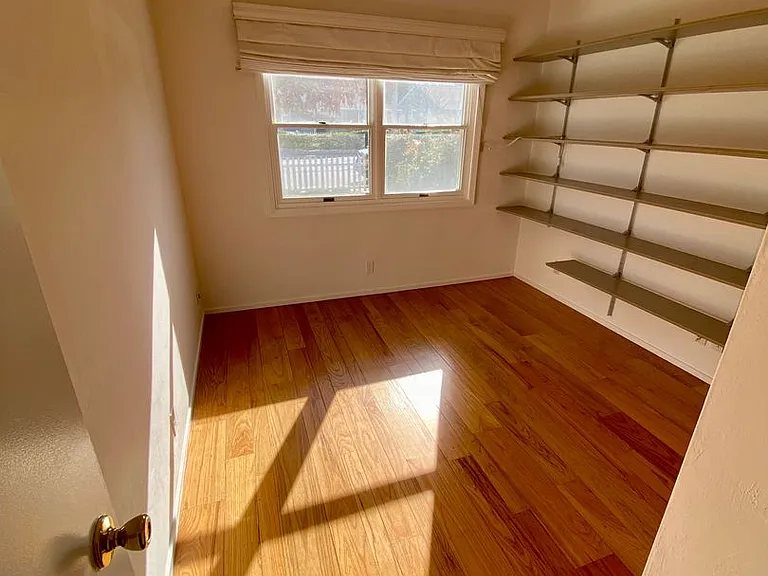 1052 Clark Ave — Photo 22