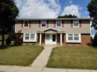 1114 Western Trl #1114, Mukwonago, WI 53149