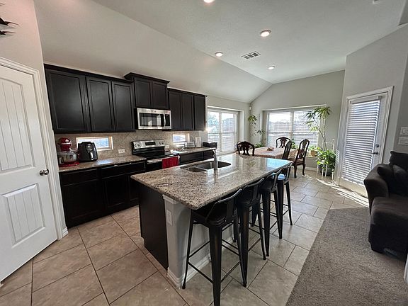 3rd image of 406 Hibiscus Dr