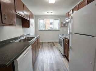 5940 E River Rd #3, Minneapolis, MN 55432