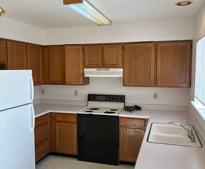 4850 Basswood Dr — Photo 2
