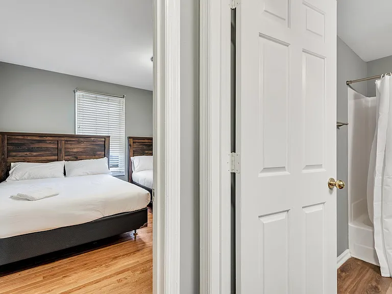 715 Barton St #715 — Photo 8