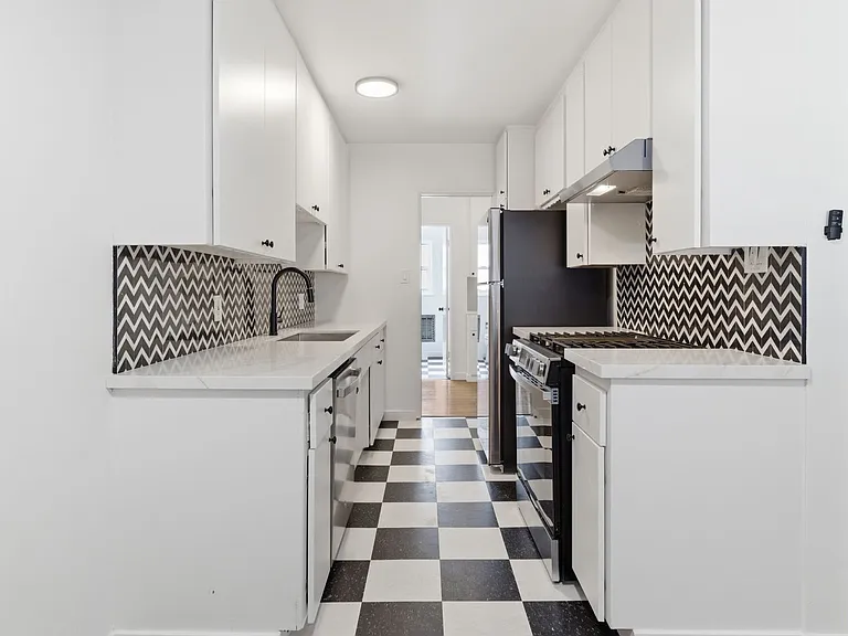 1721 E Appleton St — Photo 6