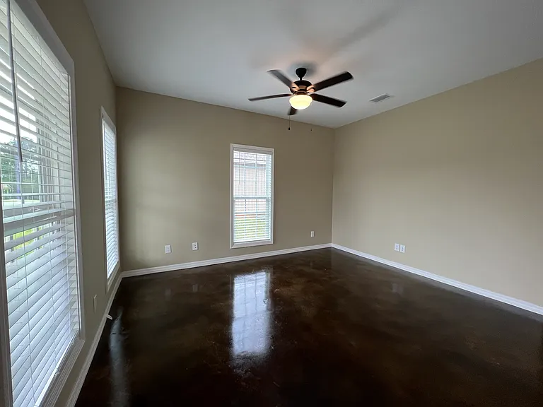 33121A Stables Dr — Photo 2