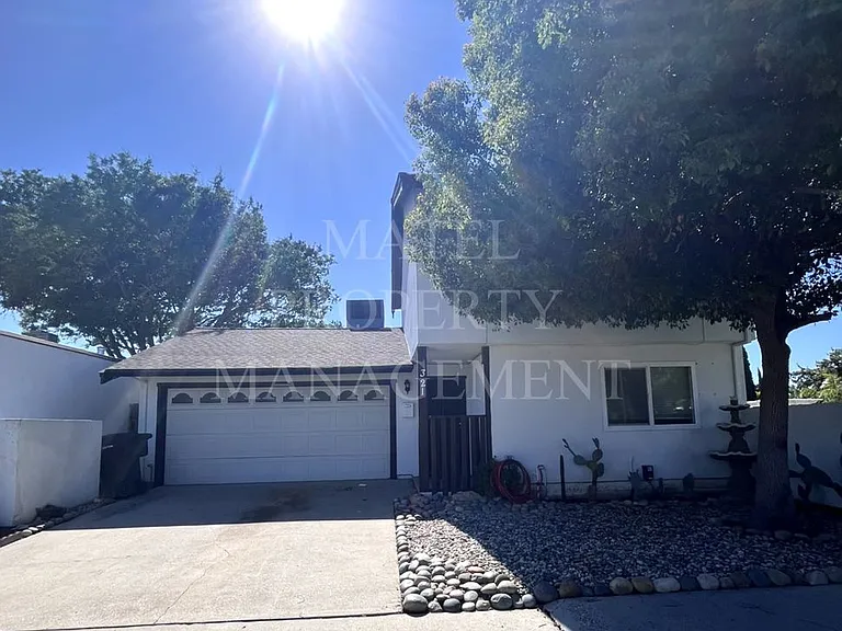 321 Gran Via Ct — Photo 1