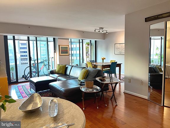 4th image of 1300 Crystal Dr APT 1501S