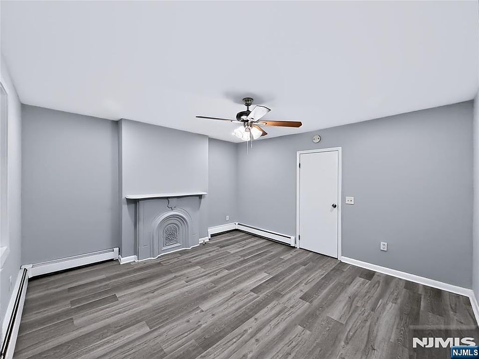 1st image of 155 Lafayette St 1