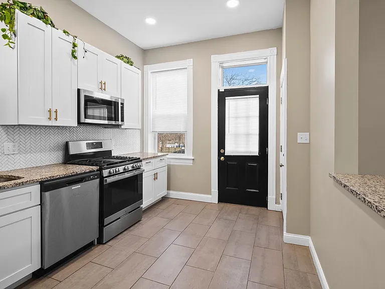2137 Russell Blvd — Photo 31