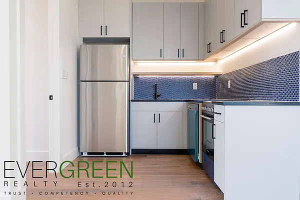 Rented by Evergreen Apartments BK | media 16