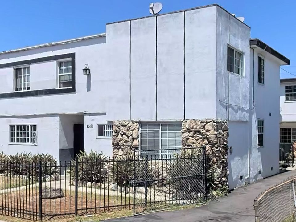 1st image of 1331 W 38th St #2