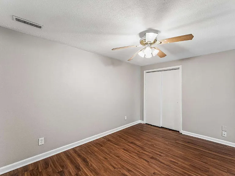 804 Pine St — Photo 41
