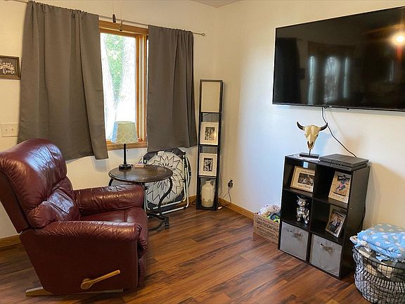 5th image of 209 S Elm Ave