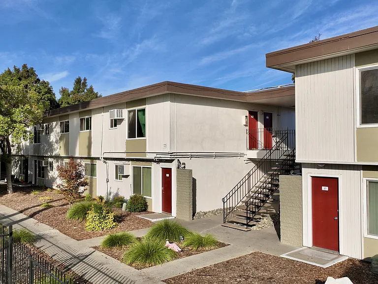Markston Apartments — Photo 10