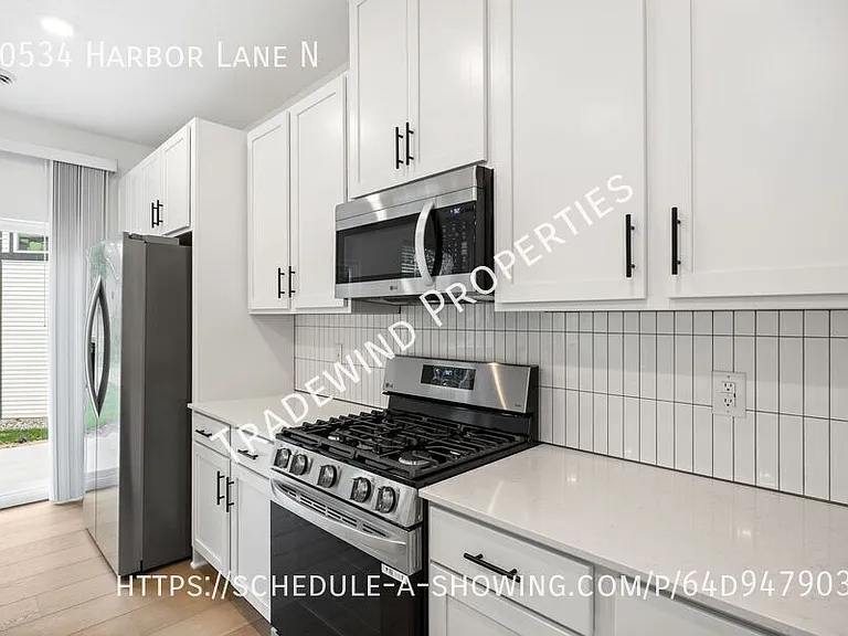 10534 Harbor Ln N — Photo 6
