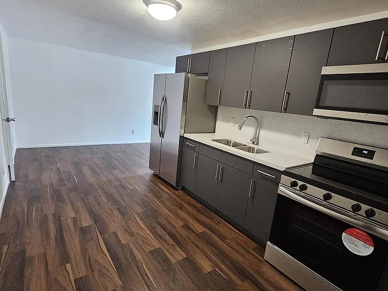 148 W 14th St #2 — Photo 1