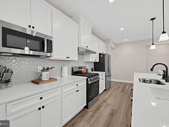 4th image of 213 Nixon Ct