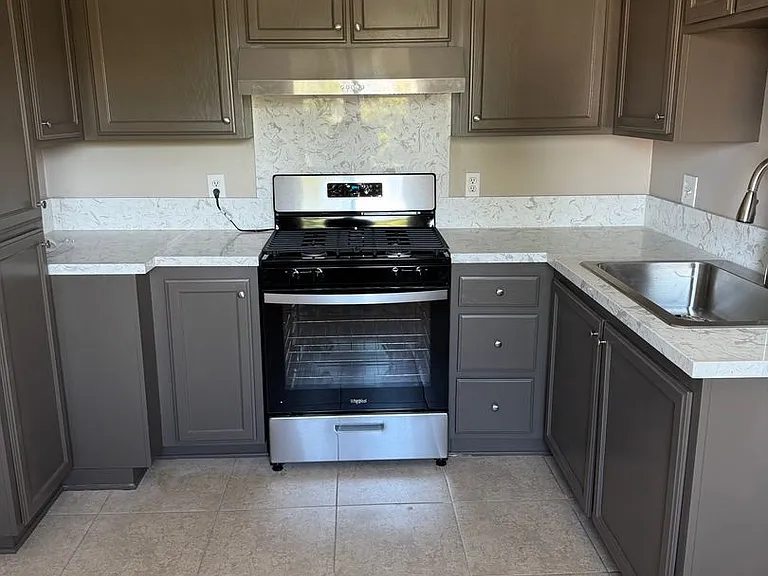 405 S Kroeger St — Photo 1