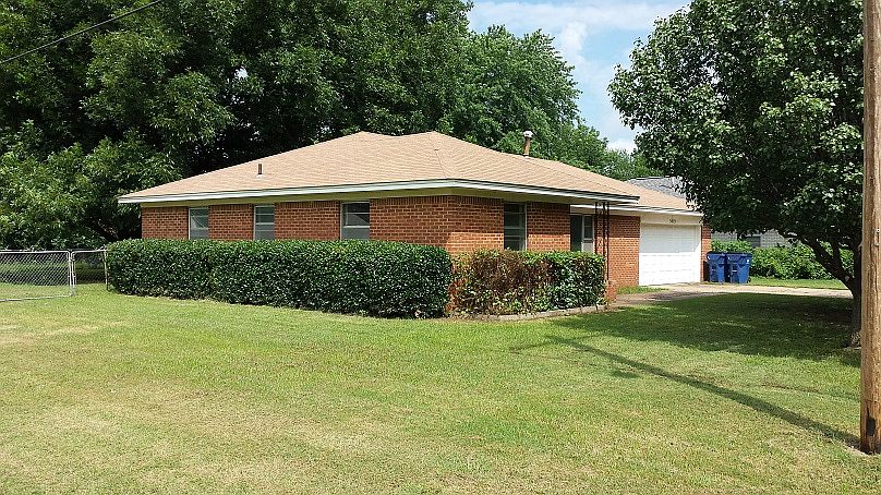 2nd image of 505 N Bell Dr