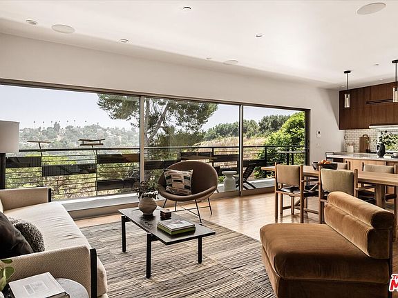 3rd image of 1072 Montecito Dr