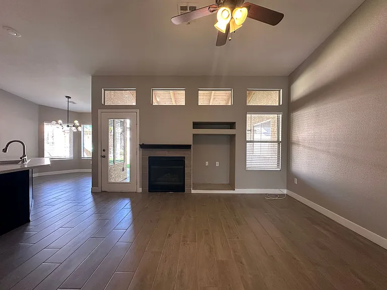 8256 Lone Feather Ln — Photo 17