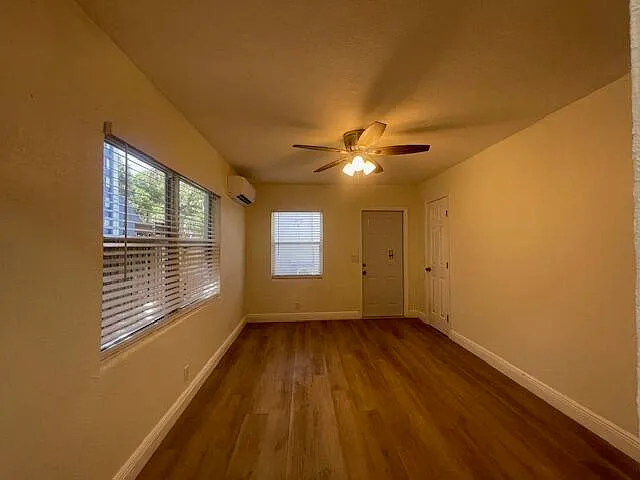 304 N Tamarind Ave — Photo 17