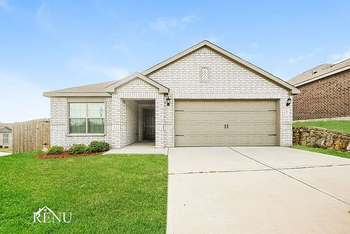 3 bed, 2.0 bath, 1379 sqft, $1,845 — Photo 1