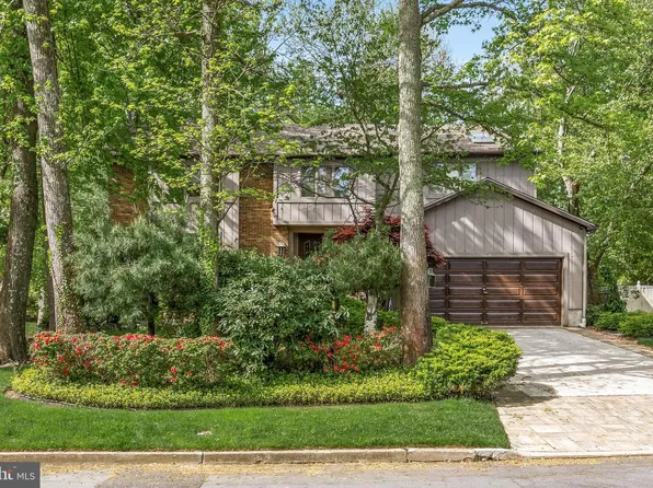 21 Teak Ct, Cherry Hill, NJ 08003